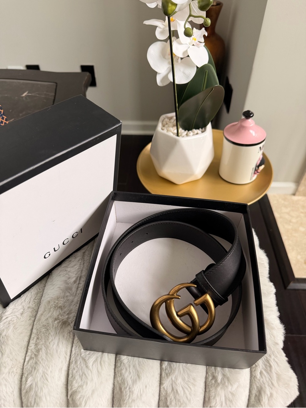Gucci Black Leather Belt with Antique Gold Double G Buckle - Picture 2 of 9